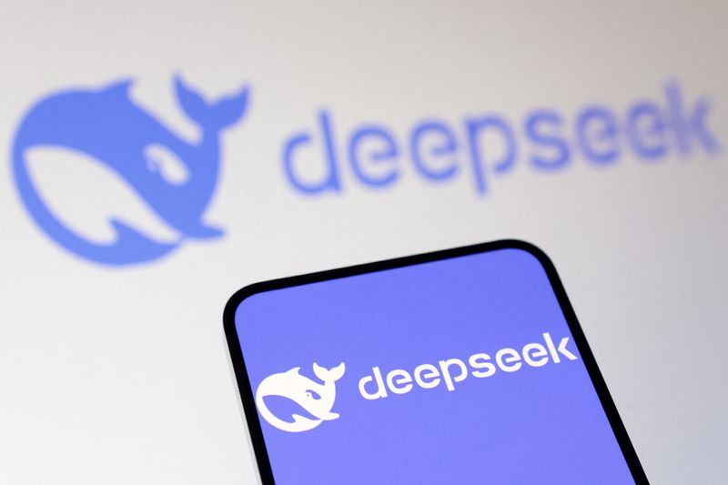 Logo DeepSeek trên màn hình điện thoại và trên nền phía sau, ảnh minh hoạ của Reuters